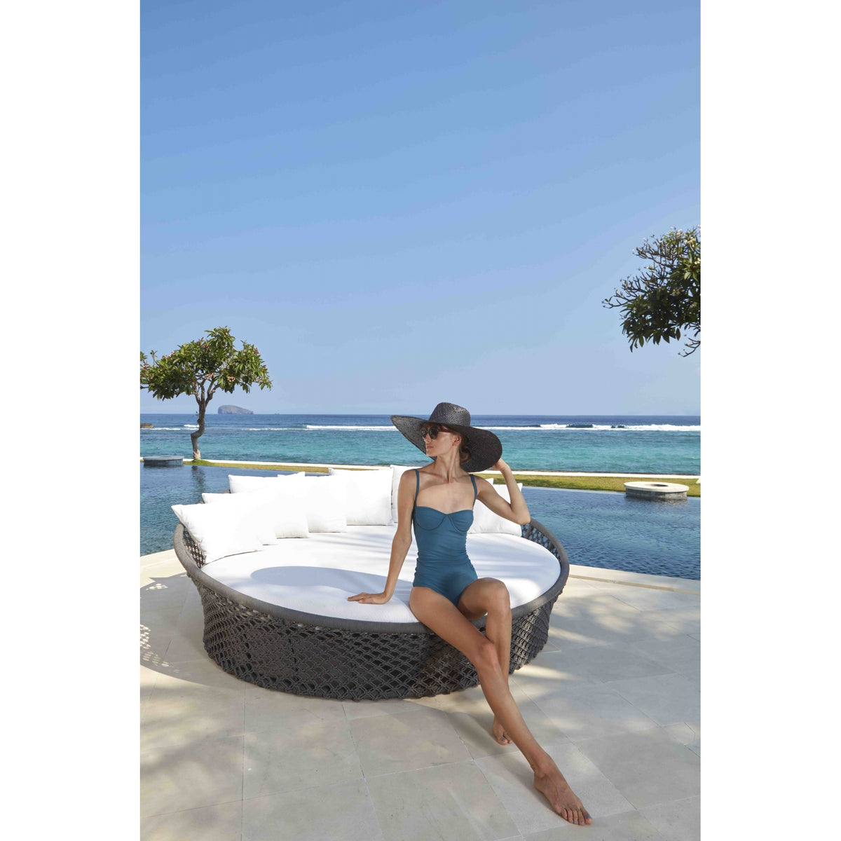 Kona Round Daybed