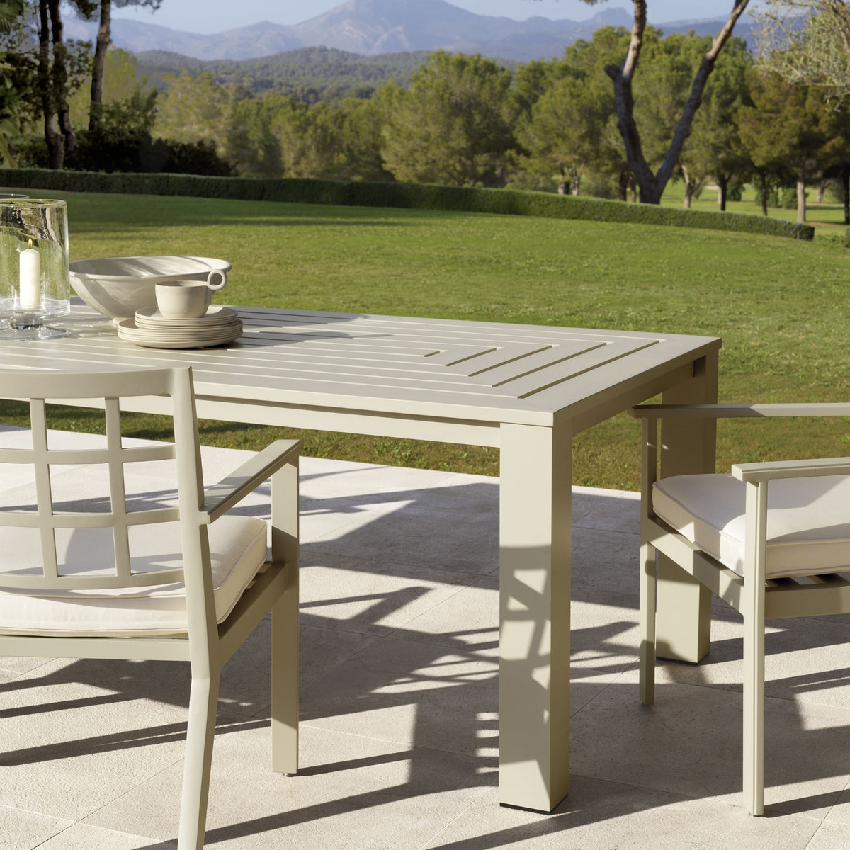 Vistamar Dining Table