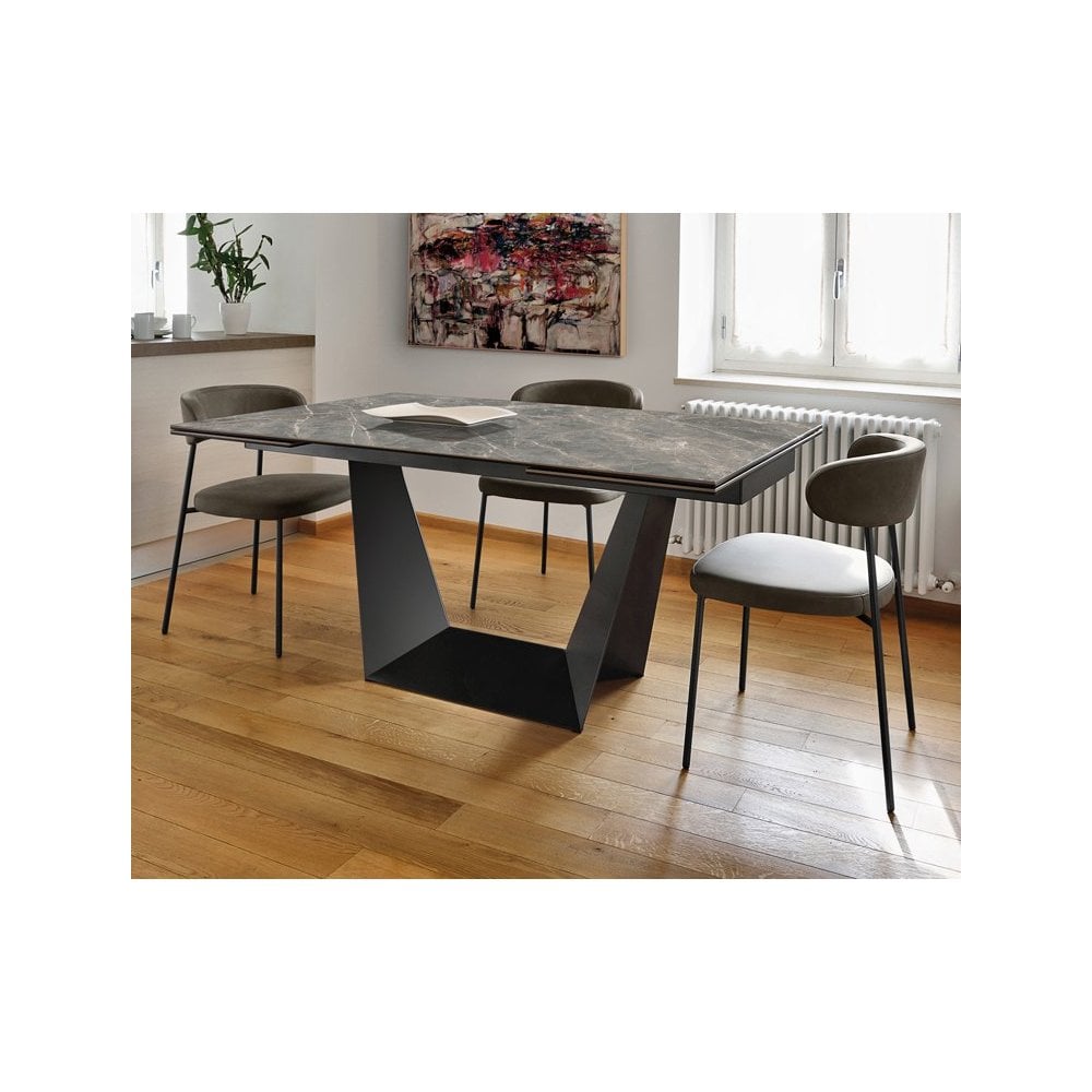 Trophy Extendable Dining Table