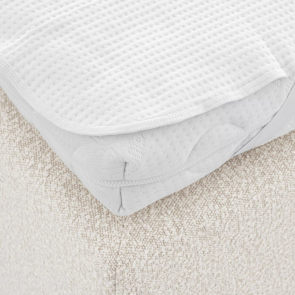 Mavone Bed Set