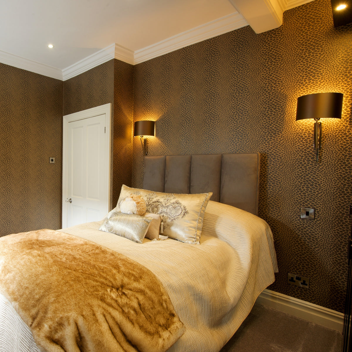 Yves Wall Light
