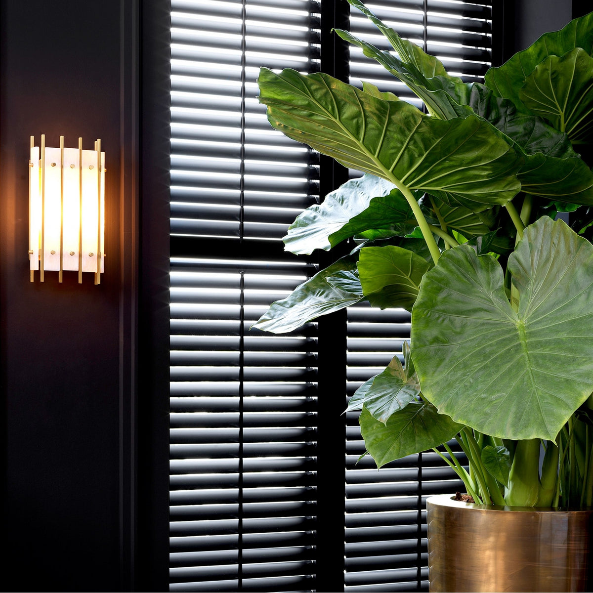 Sparks Wall Lamp