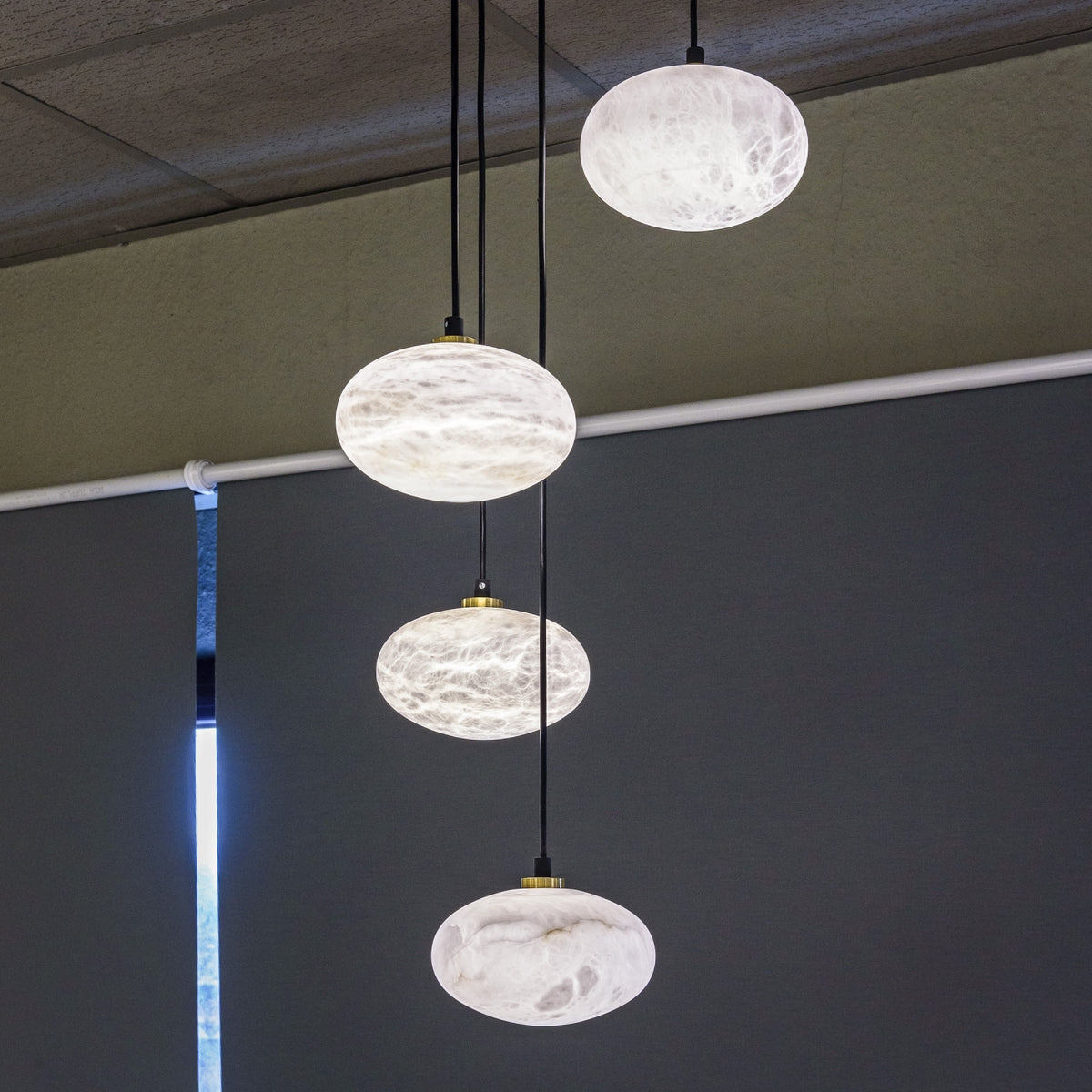 Saucer Alabaster Cluster Light