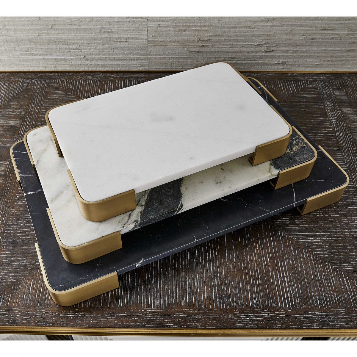 Elevated Tray/Plateau