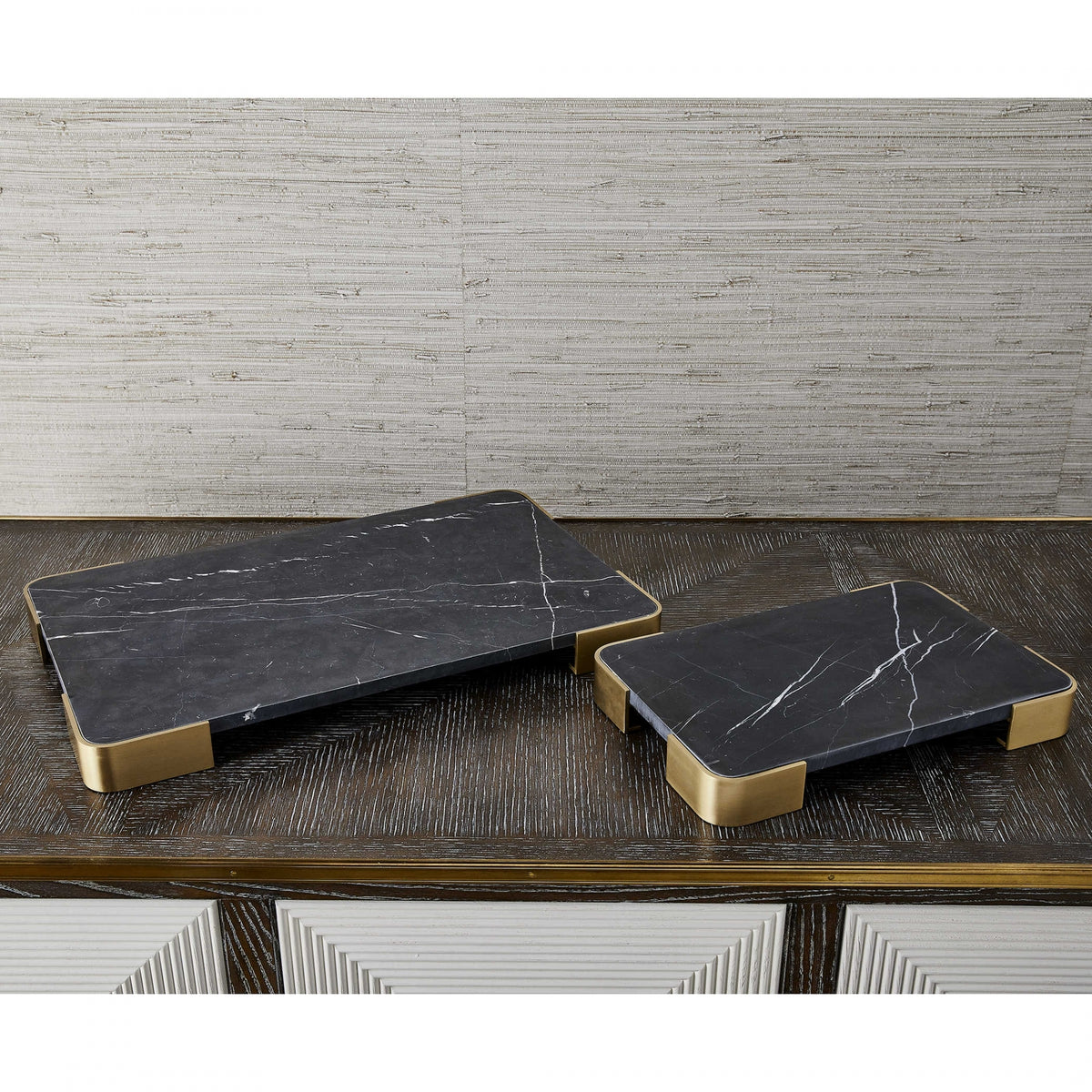 Elevated Tray/Plateau