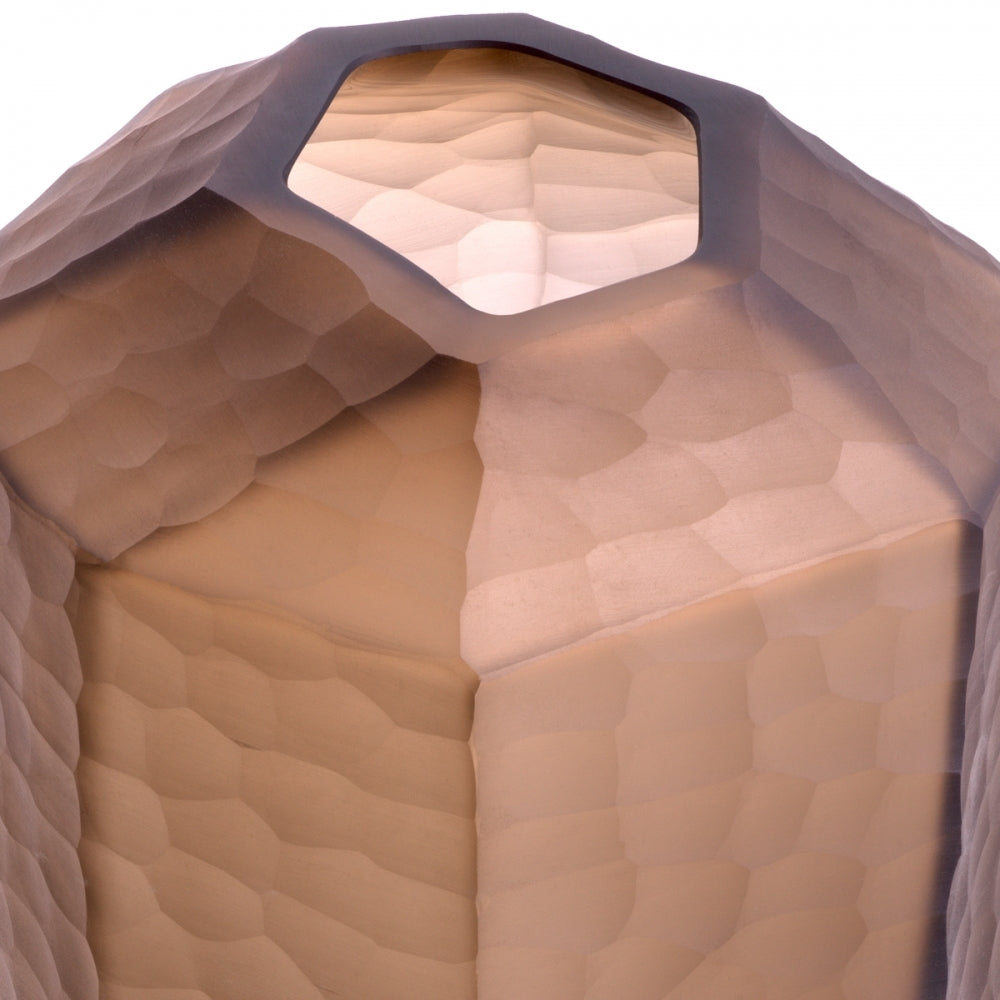 Larisa Vase